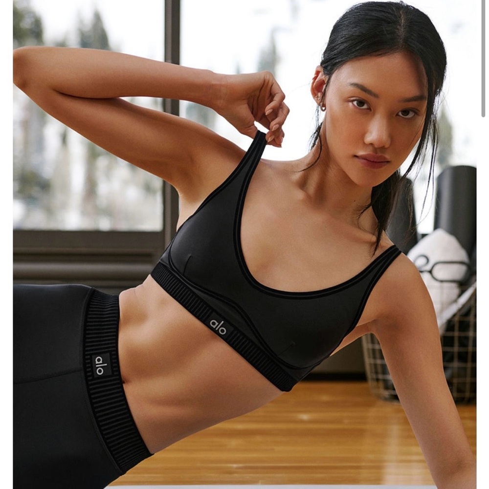 ALO Yoga Airlift Lineup Bra